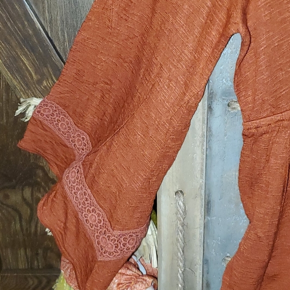 Decree Top - Picture 2 of 6